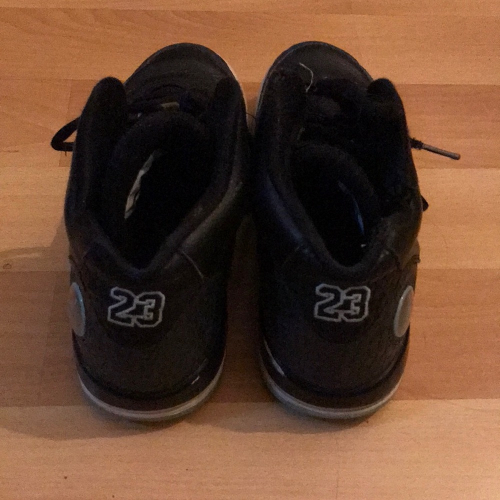 Black jordans